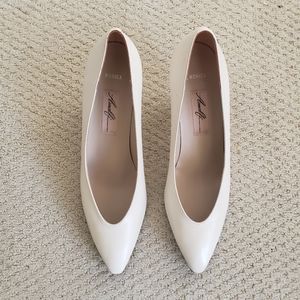 Almafi Leather Women's Pumps Ivory -colored Size 11 NWT